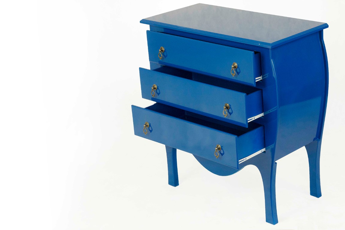 Un meuble couleur bleu Klein